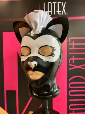 The Skunk Latex Hood